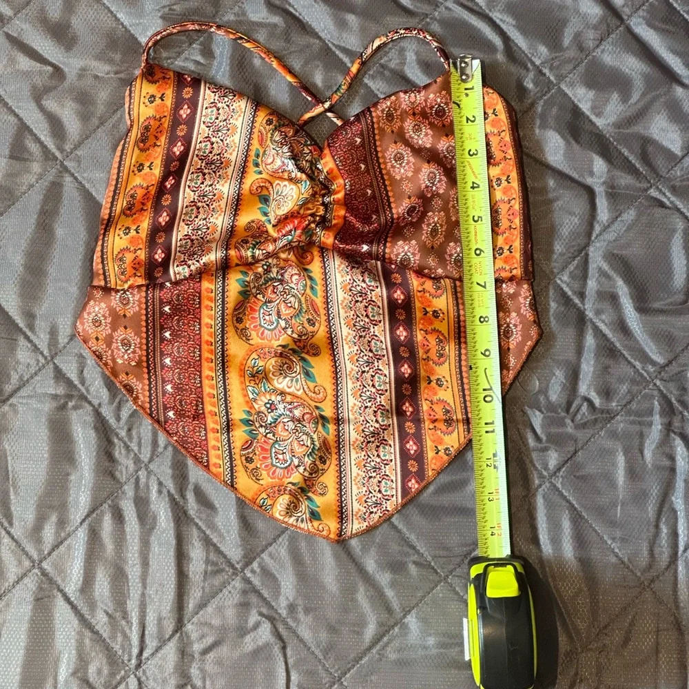 Patterned Backless Top - Picture 5 of 7